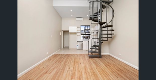 A Newly Refurbished 3 Bedroom Home Where New York Style Meets Petersham Charm - Photo 1