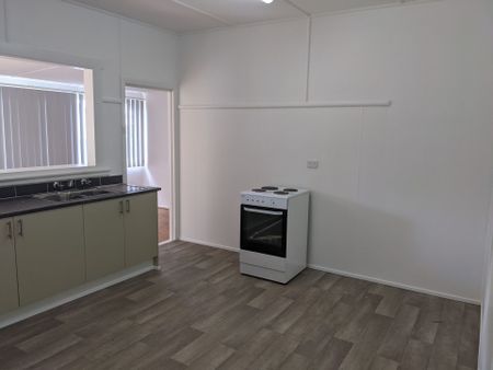 Spacious Family Home in Prime the Entrance Location - Photo 2