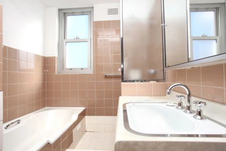 Light & Bright Apartment in Convenient Location - Photo 4