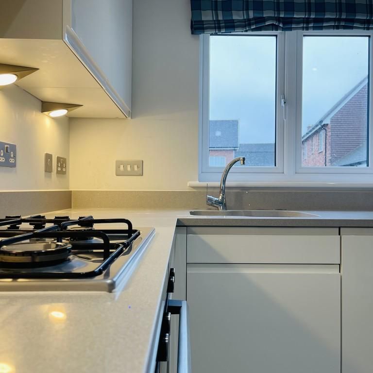 3 bedroom semi-detached house to rent - Photo 1