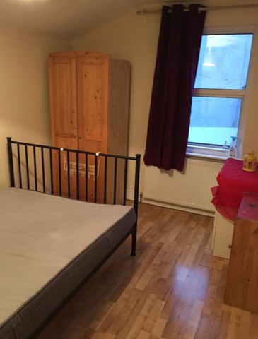 5 Bed Terraced House, Glenwood Road, N15 - Photo 2