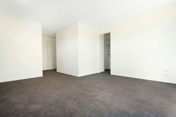 11 Bellaire Court, - Photo 1