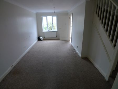 Two Bedroom Terraced House with Garden for Rent in West Thamesmead, SE28 - Photo 2