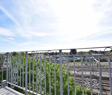 2 bedroom ground floor flat to rent - Photo 2