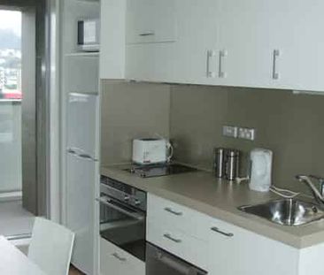 Bright apartment with wrap around balcony - Photo 4