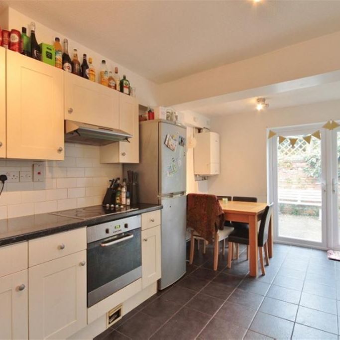 4 bedroom terraced house to rent - Photo 1