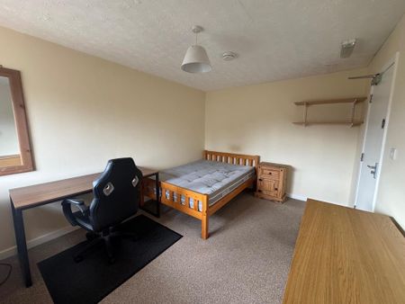 1 bedroom in a house share to rent - Photo 4