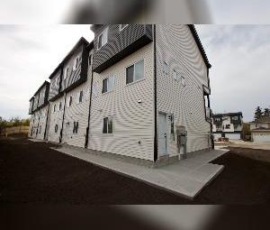 3 Bed 2.5 Bath Dbl Garage Balcony Townhouse For Rent Leduc - Photo 4
