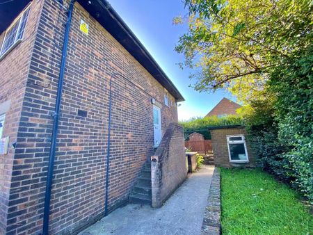 2 bedroom maisonette to rent - Photo 5