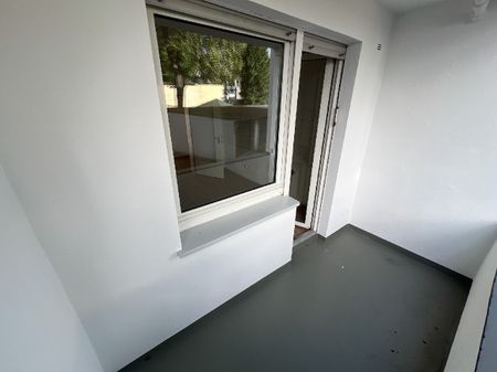 Helle 3-Zimmer-Erdgeschosswohnung mit Balkon in gepflegtem Mehrfamilienhaus - Photo 4