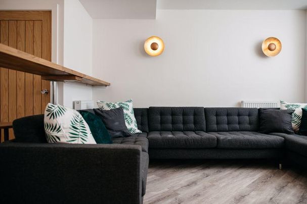 Mixed use to rent - Photo 1