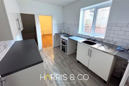 2 bedroom terraced house to rent - Photo 4