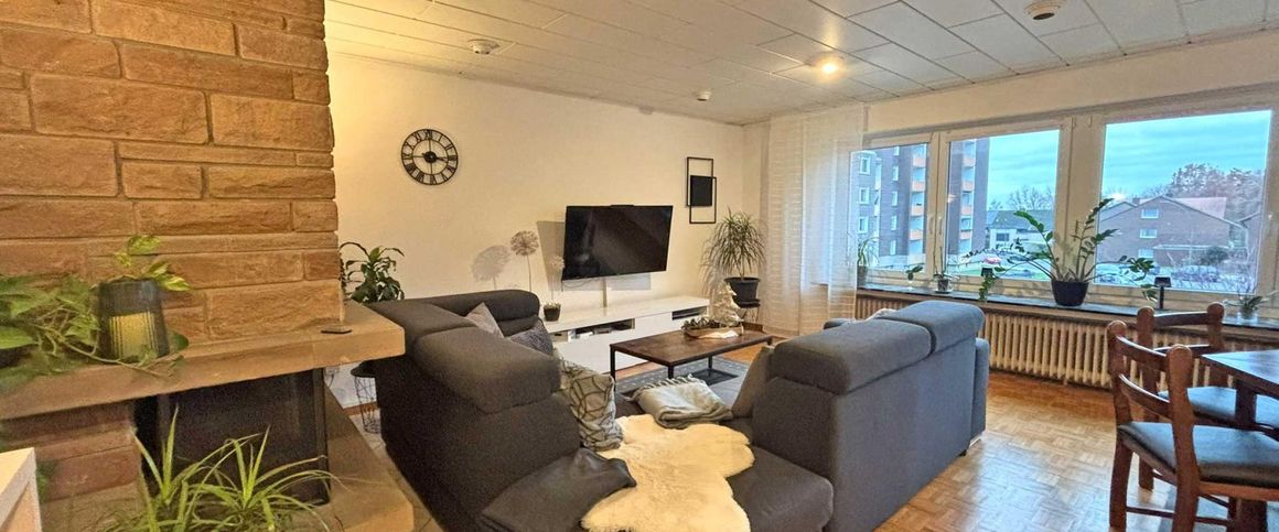 Großzügige 5-Zimmer-Wohnung mit Einbauküche, Kamin und Balkon in Bockum-Hövel - Photo 1