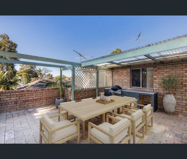 Well presented North facing townhouse - Photo 5