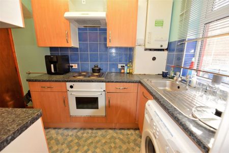 3 bedroom House in Harold Place, Leeds - Photo 2