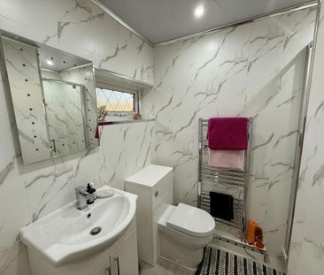 1 bedroom in a house share to rent - Photo 4
