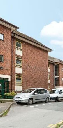1 bedroom in a flat share to rent - Photo 1