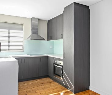 Easy low level maintenance living - Photo 3