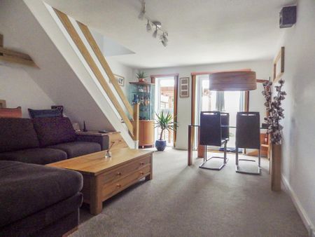 2 bedroom semi-detached house to rent - Photo 2