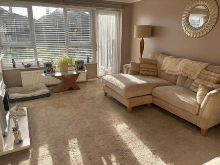 2 bedroom semi-detached bungalow to rent - Photo 2