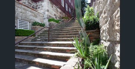 Fully Furnished - Chic Art Deco Apartment - Photo 5