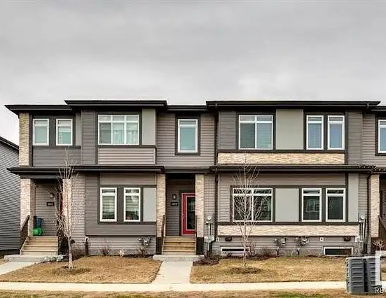 IMMACULATE 3-BEDROOM TOWNHOUSE | 1,500 SQ. FT. | DOUBLE GARAGE + FULL BASEMENT — 3 Bedrooms Townhouse - Photo 1