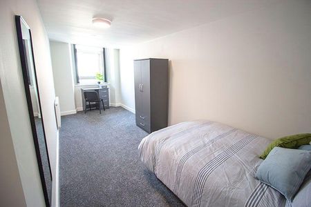 8 bedroom flat to rent - Photo 3
