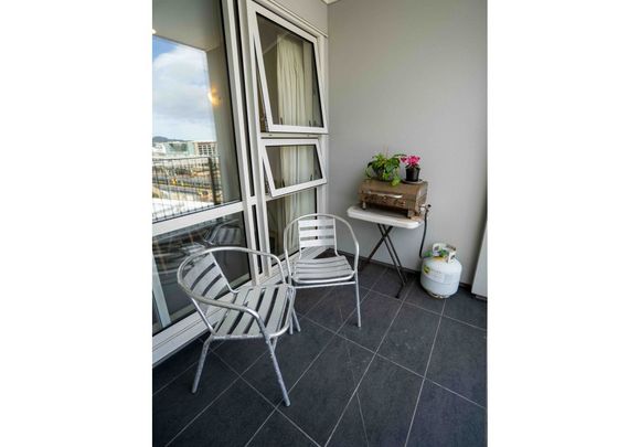 Superb 2 Bedroom Apartment in Thorndon - Photo 1