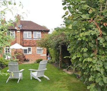 Bedroom Semi-detached Cottage In Farncombe, GU7 - Photo 1