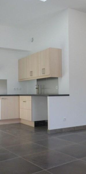 APPARTEMENT DEUX CHAMBRES AVEC CAVE 61m² COURS POURTOULES ORANGE, - Photo 1