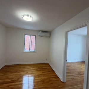 Beau 4½ à louer A 2 minutes à pied du métro + terminus Cartier - Photo 2