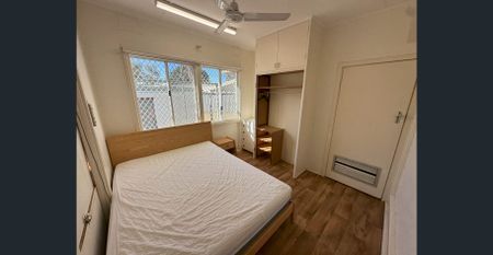 Property Re-Listed! 3 Bedroom Furnished Home Close To Town Centre - Photo 4