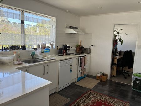 3 Bed House, Double Garage, West Auckland - Photo 5