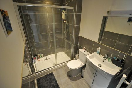 2 bedroom flat to rent - Photo 4