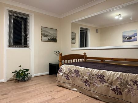 3 Bed Semi-Detached House, Appleton Road, SE9 - Photo 2