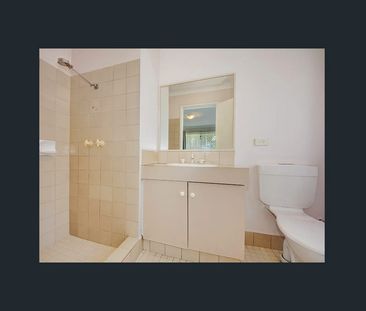 Family Home in Quiet Position - Photo 4