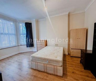 Arcadian Gardens, Wood Green, London, N22 - Photo 2