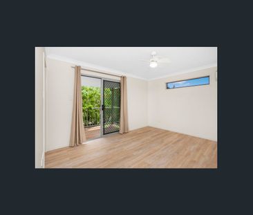 SPACIOUS AIR-CONDITIONED TOWNHOUSE WITH LARGE PRIVATE FULLY FENCED ... - Photo 4