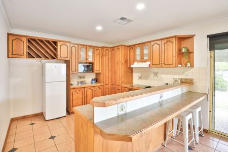 CHARACTERFUL TOWNHOUSE - Photo 5