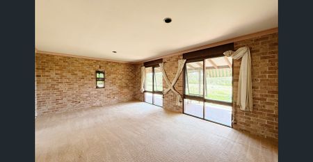 Spacious Family Retreat with Scenic Views in Box Hill - Photo 5