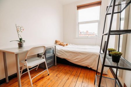 6 bedroom terraced house to rent - Photo 3