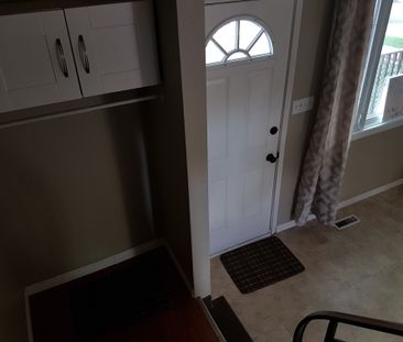 434 CORNWALL 3 BEDROOM PERFECTION - Photo 2