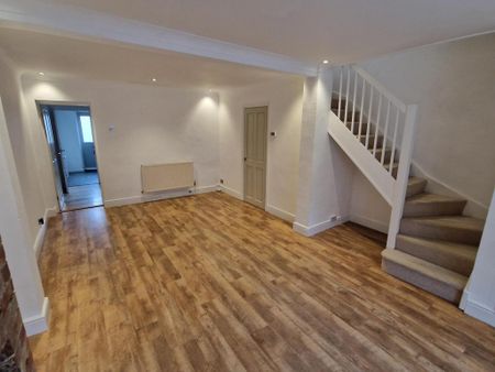 3 bedroom semi-detached house to rent - Photo 3