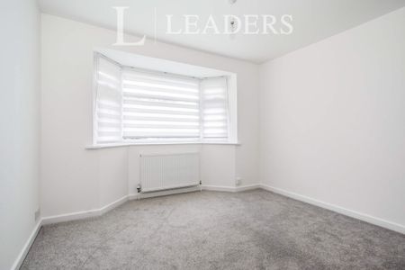 4 bedroom bungalow to rent Hamble Road, Oakdale, BH15 - Photo 3