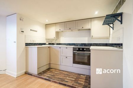 Ground Floor Flat to rent - Waller Road, London, SE14 - Photo 2