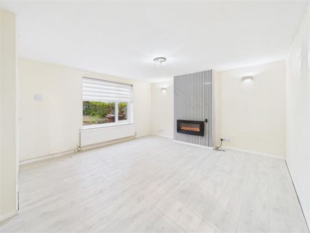 3 bedroom Semi-detached house to rent - Photo 2