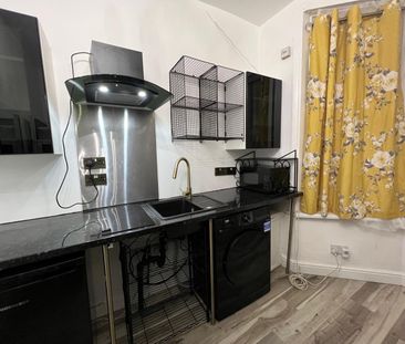 Studio Flat, Banff Road, M14 - Photo 4