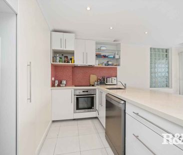 Spacious 2-Bedroom Apartment in the Heart of Crows Nest - Photo 6