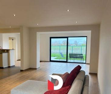 Gerenoveerde, lichtrijke woning met 3 slaapkamers en garage - Photo 2