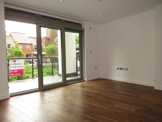 Waterside North, LINCOLN - Photo 1